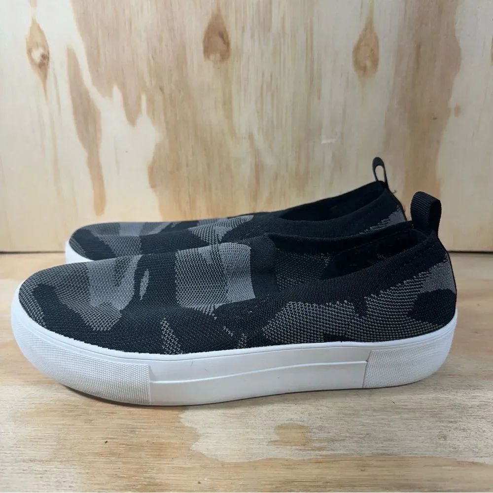 Cushionaire Rory Camo Shoes Women’s Size 7 Wide